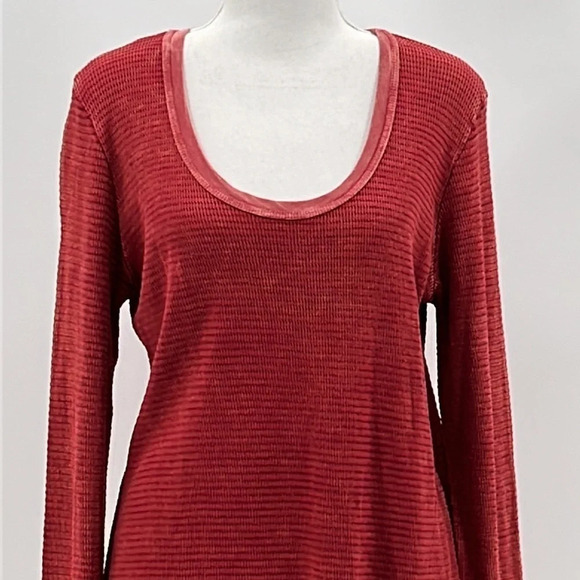 Braeve Scoop Neck Thermal Knit Tunic Top in Brick - Size Medium - Picture 2 of 6
